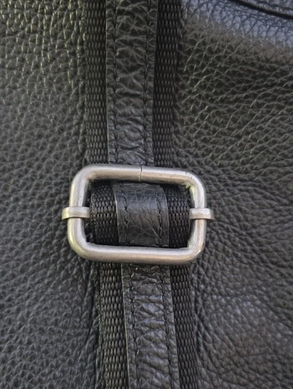 American Eagle Outfitters compact pebbled